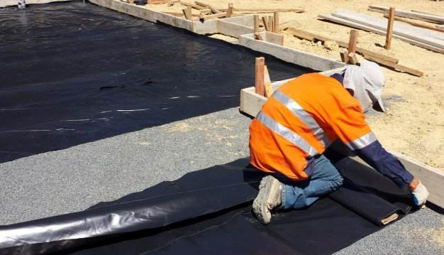 如何用復合土工膜替代傳統粘土心墻？